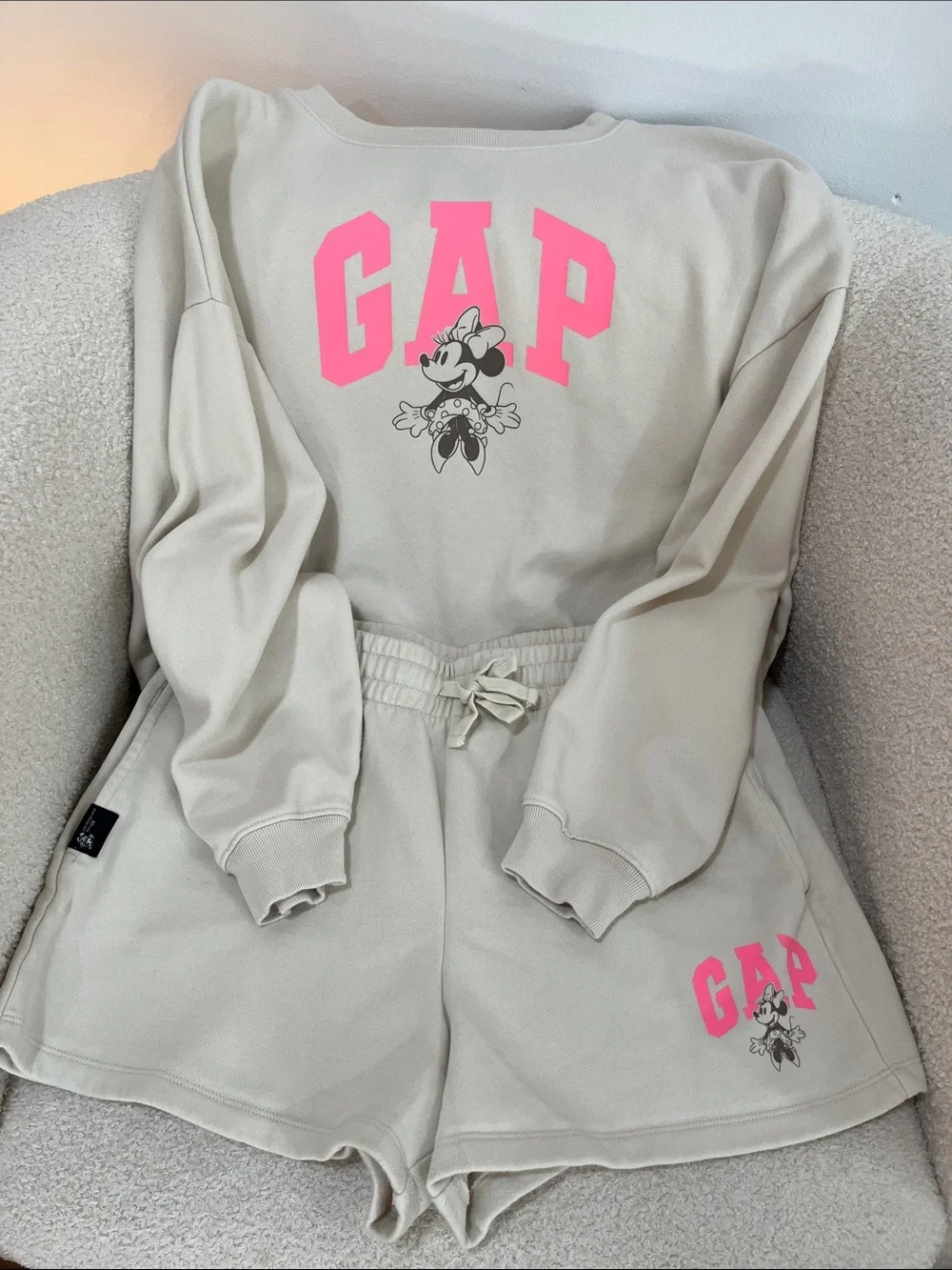 GAP x Disney Minnie Mouse Beige Cream Pink Sweatshirt and Shorts Set EUC Medium